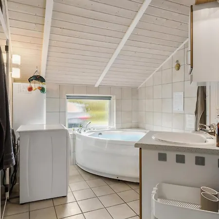 بيت للعطل 3 Bedroom Lovely In