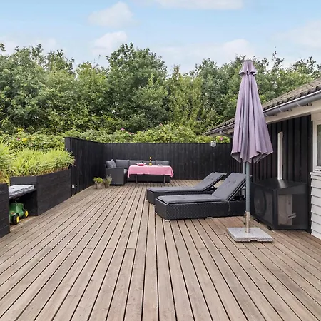 3 Bedroom Lovely In Ferienhaus